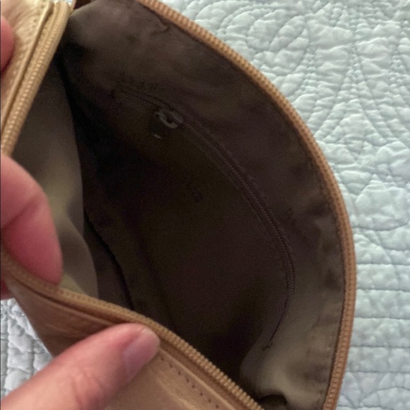 Nine West Gold Cosmetic Bag/Clutch/Shoulder Bag with Sleek Design - Picture 8 of 9